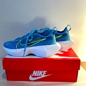 Nike Vista Lite Sneakers. Size 6